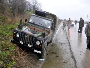 Askeri cip devrildi! 5 asker...