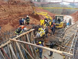 2 işçi göçük altında kaldı!