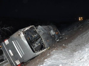 Yolcu Otobüsü yan yattı