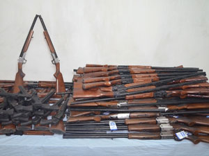 100 adet av tüfeği ele geçirildi