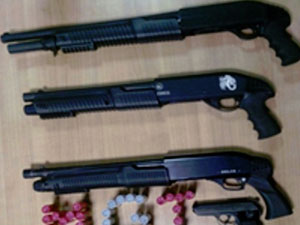 Aranan 13 şahıs 8 tabancayla ele geçirildi