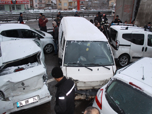 Tam 22 araç birbirine girdi!