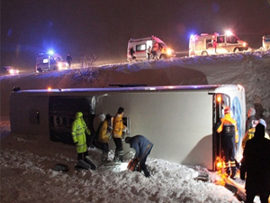 Erzincan'da Yolcu otobüsü devrildi! 1 ölü 41 yaralı