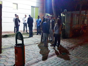 Eşine kurşun yağdırdı