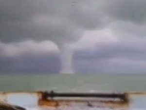 Yarım saat süren hortum dehşeti!