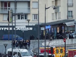 Rehine kahramanlık yapmak isterken öldü