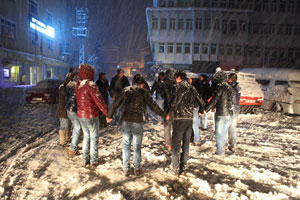 Kar horona engel olamadı