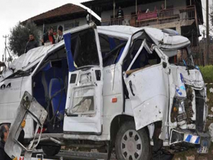 Öğrenci servisi şarampole yuvarlandı