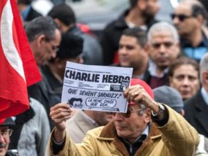 Kapakta yine Hz. Muhammed karikatürü var