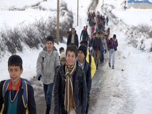 Öğrencilerin zorlu eğitim yolculuğu