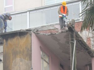 Giresun'da tehlikeli yıkım!