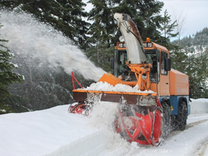 Yollar açılınca elektriğe kavuştular