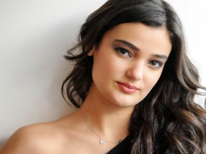 Ünlü manken Erdoğan'a hakaretten adliyede