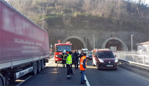 Ordu'da tır yandı tünel kapandı