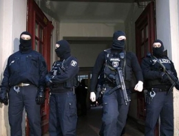 3 ülkede dev operasyon Türkler de gözaltında