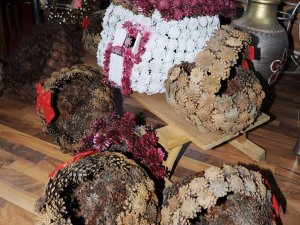 Artvin'de kozalak ekmek kapısı oldu