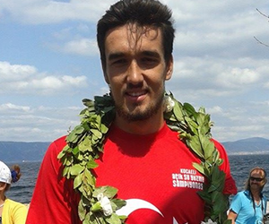 Milli yüzücümüz başarıya doymuyor