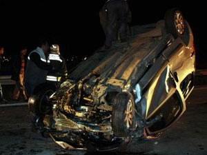 Trafiğe kapalı alanda beton bariyere çarptı