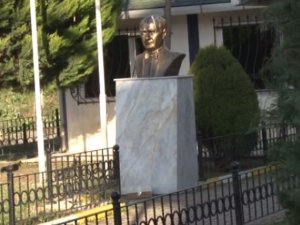 Atatürk büstüne bomba!