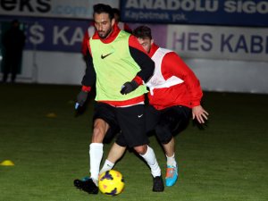 Erkan Zengin ilk kez antrenmanda