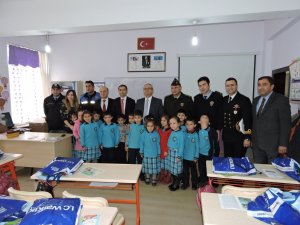 Giresun'da karne hediyeleri polisten