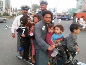 Bir motosiklete kaç kişi binebilir?