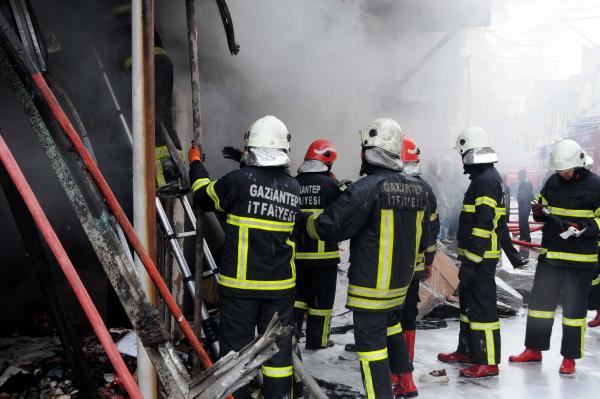 Ayakkabı farbikası yandı