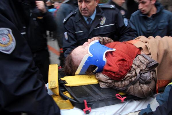 85 yaşındaki kadın kuyuya düştü