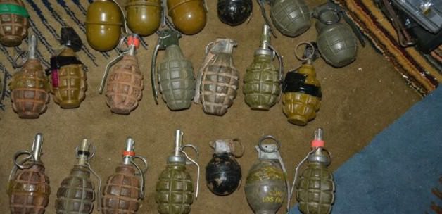 Evden cephanelik çıktı: 4 gözaltı