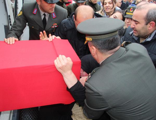 Şehit Astsubay için yürek parçayan tören