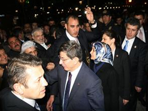 Davutoğlu İzmir Valiliği’ni ziyaret etti