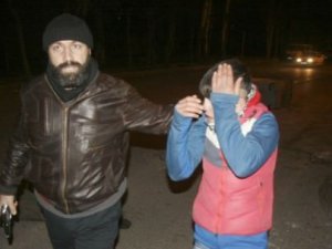 Göstericiler sert kayaya çarptı