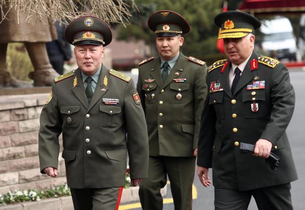 Kırgızistan Genelkurmay Başkanı...