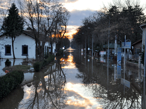 Nehirler birleşti her yer su altında kaldı!