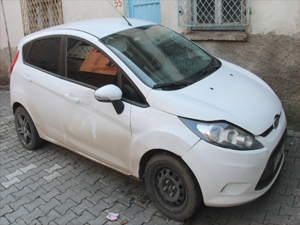 Aracının depo kapağı onu ele verdi