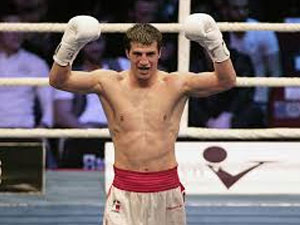 Türk boksunun "Onur"u olmak için çalışıyor