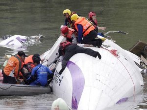 Tayvan'da düşen uçağın kara kutusu incelendi