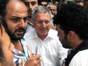 Trabzonsporlular Aziz Yıldırım'ı bunalttı