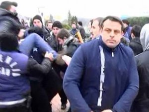 Üniversite öğrencileri arasında tekme tokat kavga