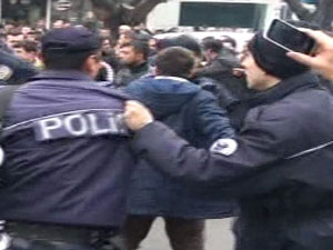 O polis görevden uzaklaştırıldı