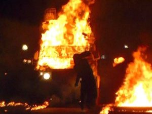 PKK'lılar Silopi'yi yakıp yıktı