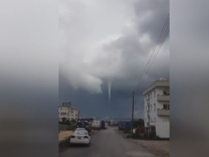 Girne’de korkutan hortum