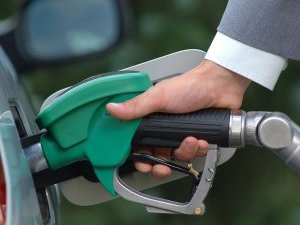 Benzine bir zam daha! Bu gece litre fiyatı yeniden artıyor