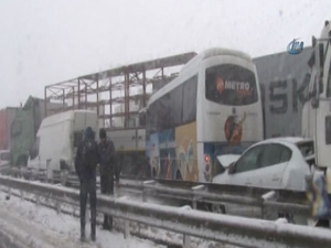 40 araç birbirine girdi!