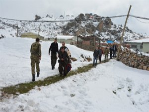 Mehmetçik çocuk için seferber oldu