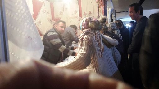 Ebesiyele geldi sahte para ile alış veriş...