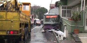 İstanbul'da feci kaza: Yaralılar var !
