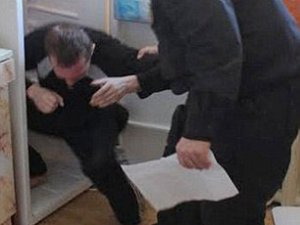 Polis'ten Kaçan Hırsız Evinin Buzdolabında Yakalandı