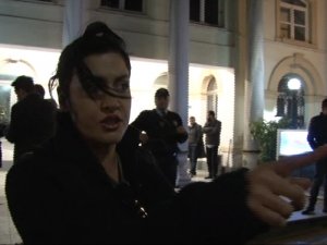 Ünlü sanatçı yine karakolluk oldu