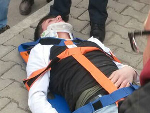 Trabzon'da motosikletli gence araba çarptı